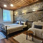 Βίλα панорама хаус и еко къщи дървена и землянка Leshten