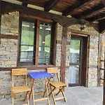 панорама хаус и еко къщи дървена и землянка Leshten