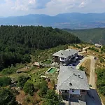 панорама хаус и еко къщи дървена и землянка Leshten