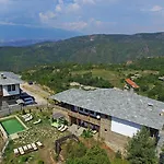 Βίλα панорама хаус и еко къщи дървена и землянка