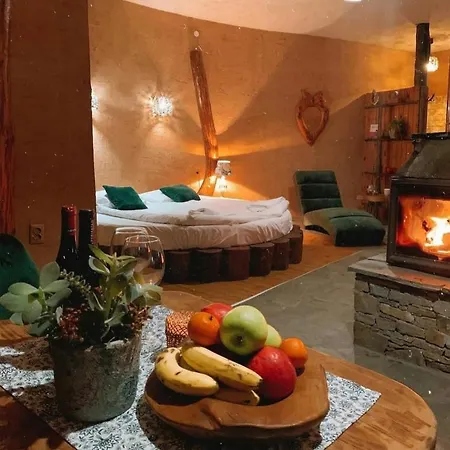 панорама хаус и еко къщи дървена и землянка Vilă