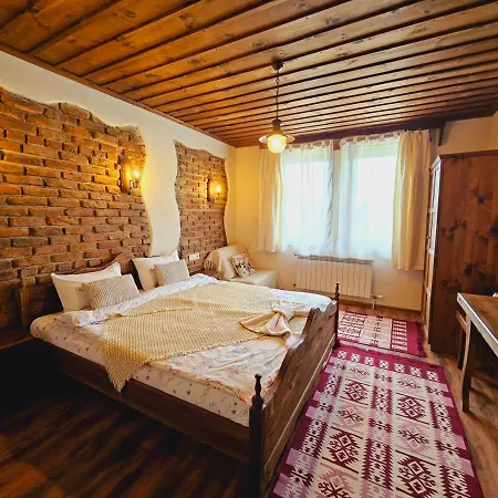 панорама хаус и еко къщи дървена и землянка 别墅 莱什顿