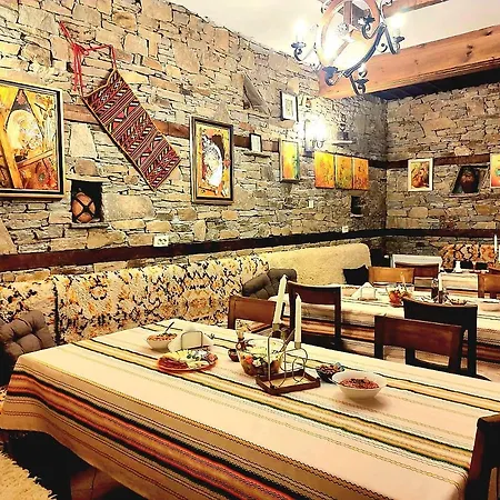 панорама хаус и еко къщи дървена и землянка Лештен