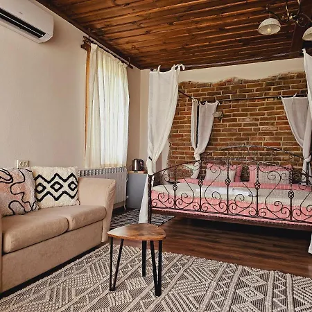 Вилла панорама хаус и еко къщи дървена и землянка Лештен