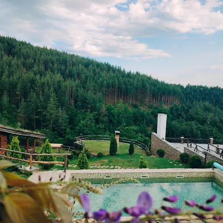 панорама хаус и еко къщи дървена и землянка Лештен