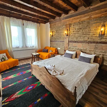 панорама хаус и еко къщи дървена и землянка 莱什顿