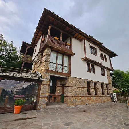 别墅 панорама хаус и еко къщи дървена и землянка 莱什顿