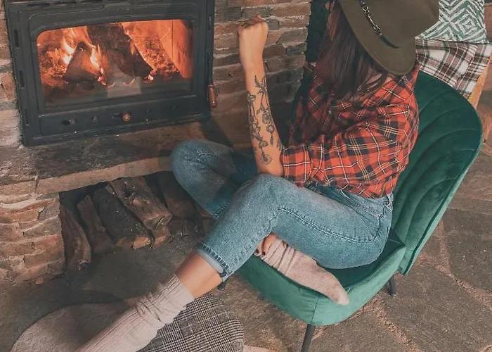 Луксозна вила панорама хаус и еко къщи дървена и землянка Лещен