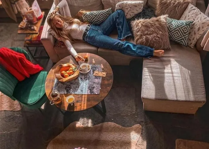 панорама хаус и еко къщи дървена и землянка Leshten