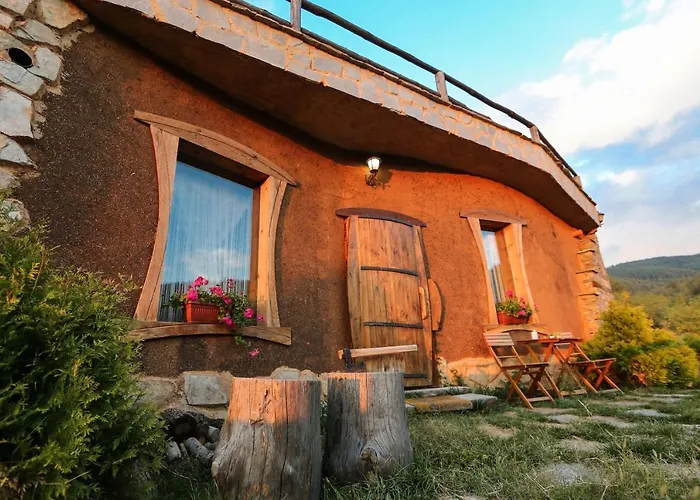 панорама хаус и еко къщи дървена и землянка Leshten