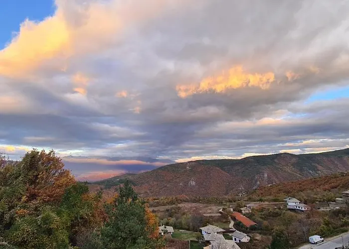 Villa панорама хаус и еко къщи дървена и землянка *