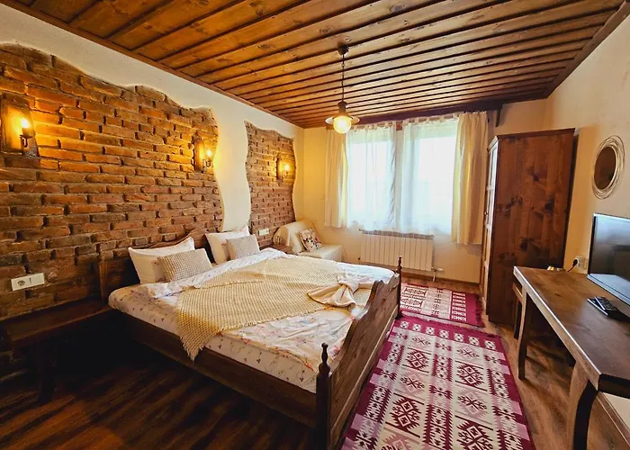 панорама хаус и еко къщи дървена и землянка Луксозна вила Лещен