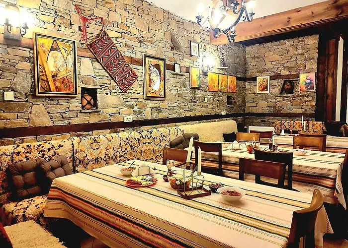 панорама хаус и еко къщи дървена и землянка Leshten