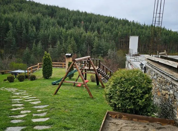 Луксозна вила панорама хаус и еко къщи дървена и землянка Лещен