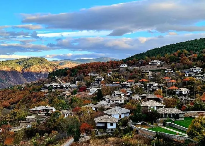 панорама хаус и еко къщи дървена и землянка Луксозна вила Лещен
