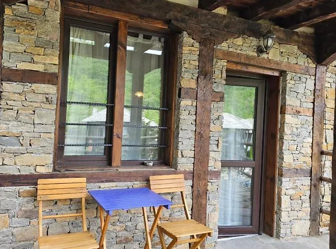 панорама хаус и еко къщи дървена и землянка Лещен