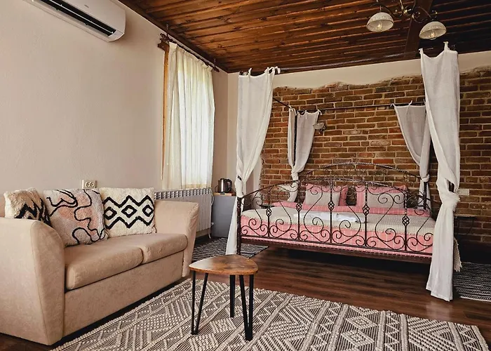 Луксозна вила панорама хаус и еко къщи дървена и землянка Лещен