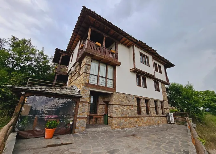 Луксозна вила панорама хаус и еко къщи дървена и землянка Лещен