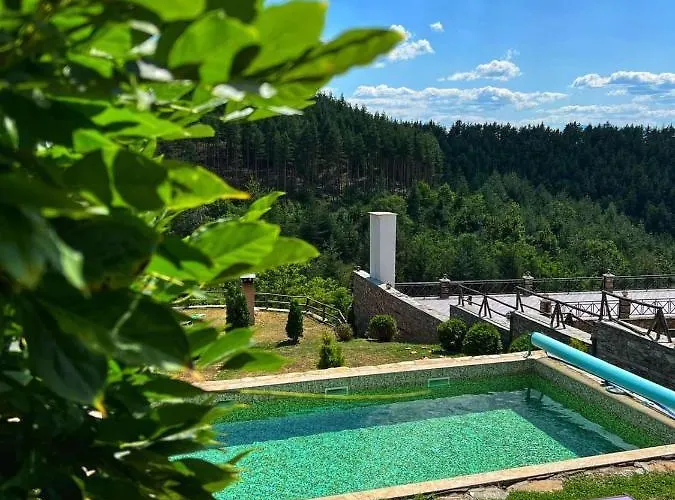 панорама хаус и еко къщи дървена и землянка Луксозна вила Лещен