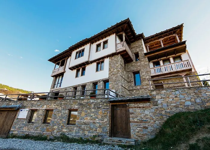 Villa панорама хаус и еко къщи дървена и землянка Leshten