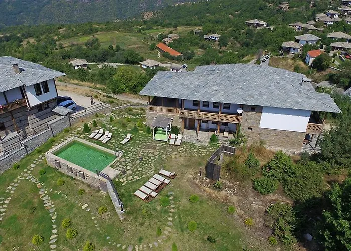 Villa панорама хаус и еко къщи дървена и землянка