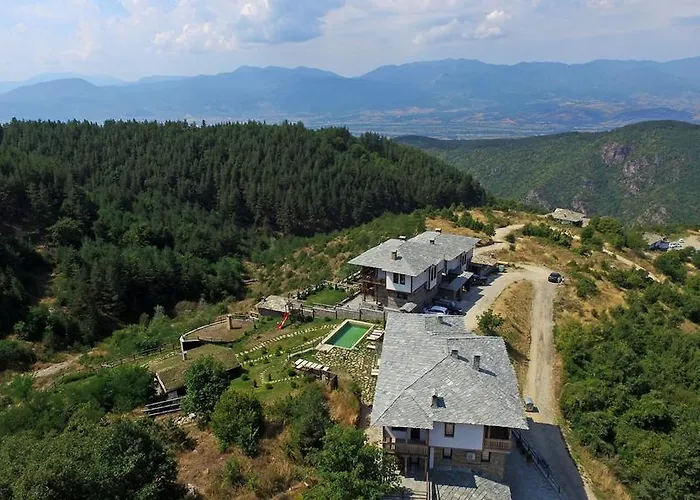 панорама хаус и еко къщи дървена и землянка Лещен