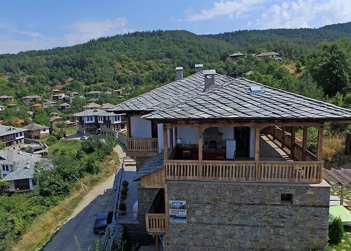 Villa панорама хаус и еко къщи дървена и землянка Leshten